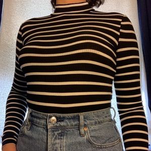 FOREVER 21 MOCK NECK B&W STRIPED LONG SLEEVE